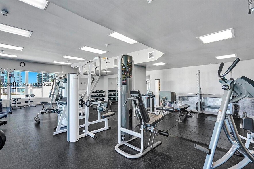 Building Photo - 275 NE 18th St