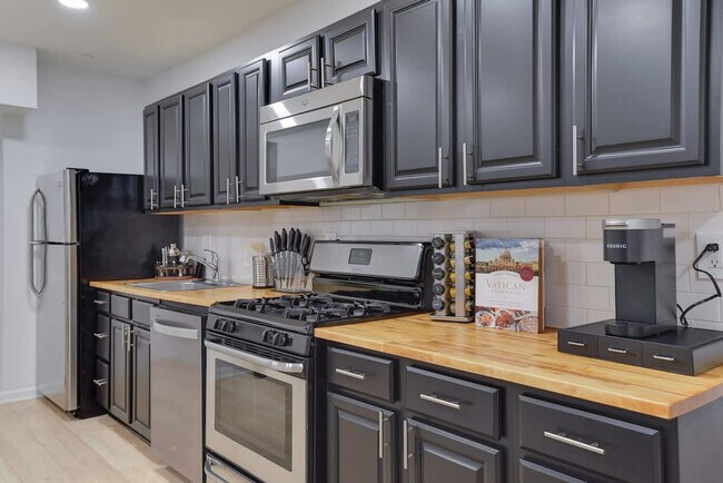 Building Photo - 1255 Raum St NE