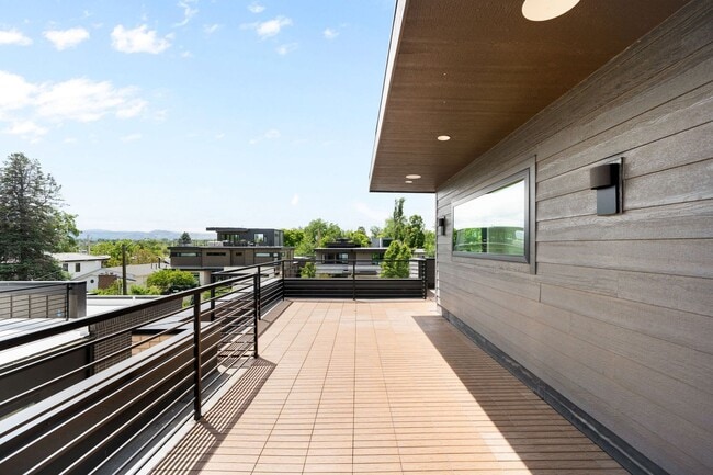 Building Photo - Luxury 5BD, 6BA Home 1 Block From Sloan's Lake