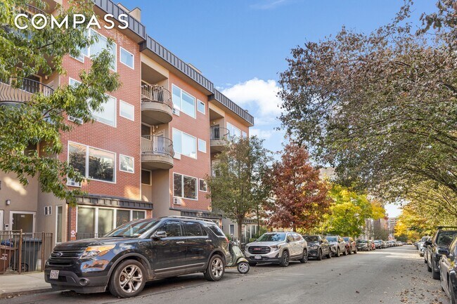 Building Photo - Spacious duplex in South Slope