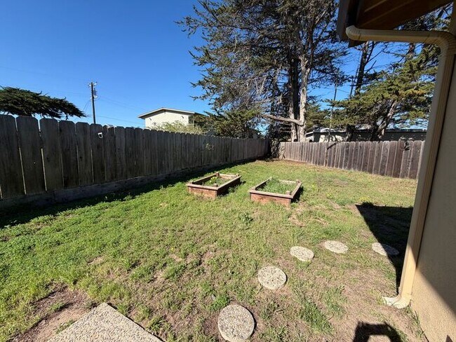 Building Photo - Lovely home in Marina available March 16, 2026!