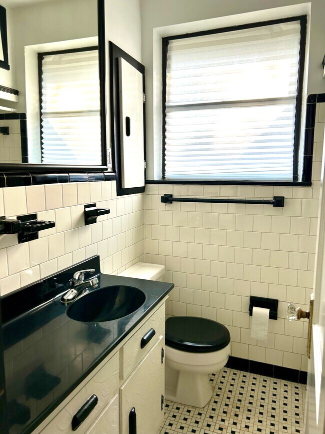 Building Photo - 1258 Monterey St