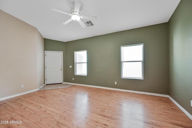 Building Photo - 81 S Criss Pl