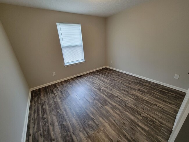 Building Photo - 30 Leah Ct 4BR/2.5BA (Hamilton)