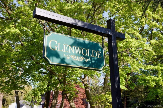 Building Photo - 4 Glenwolde Park