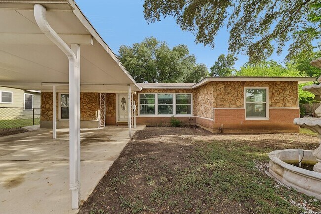 Building Photo - 623 Weizmann St