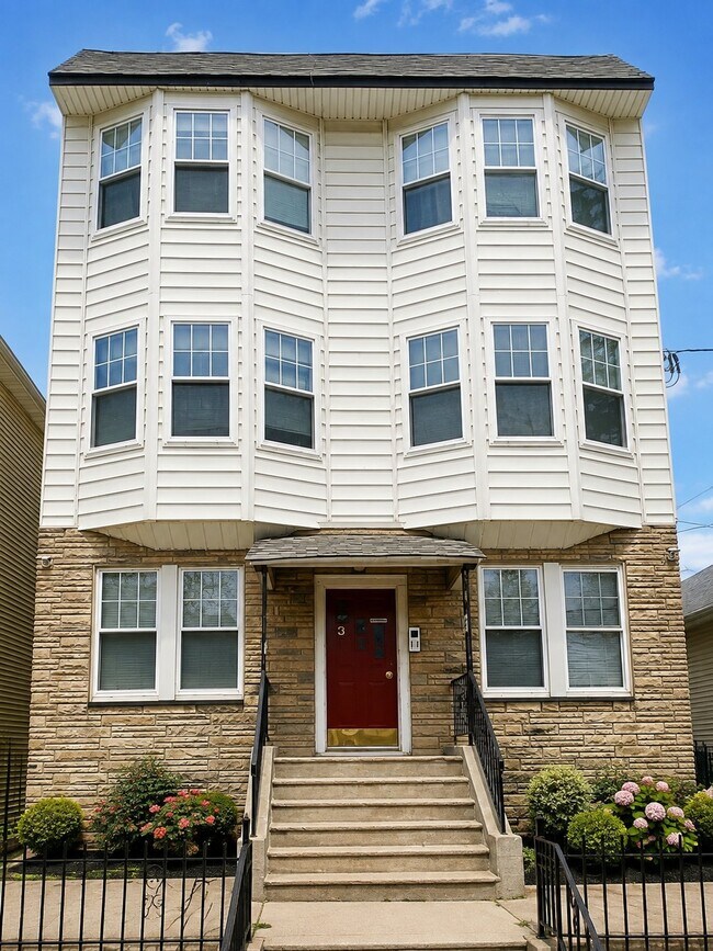 Building Photo - 372 Union St