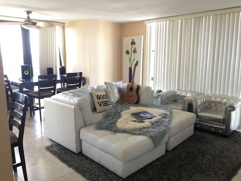 Building Photo - 3031 N Ocean Blvd