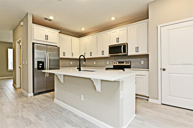 Building Photo - 627 Bayhawk St