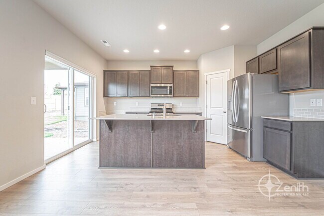 Building Photo - 2608 S White Salmon Dr
