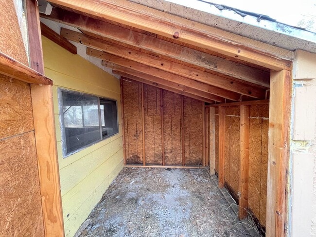 Building Photo - Two Bedroom Home with Detached Garage