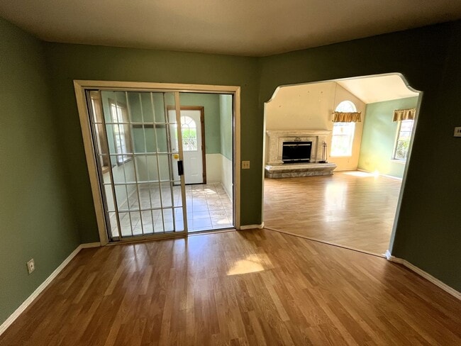 Building Photo - Custom 2-story Humboldt Hill home features 3-car garage, spacious pet-friendly yard