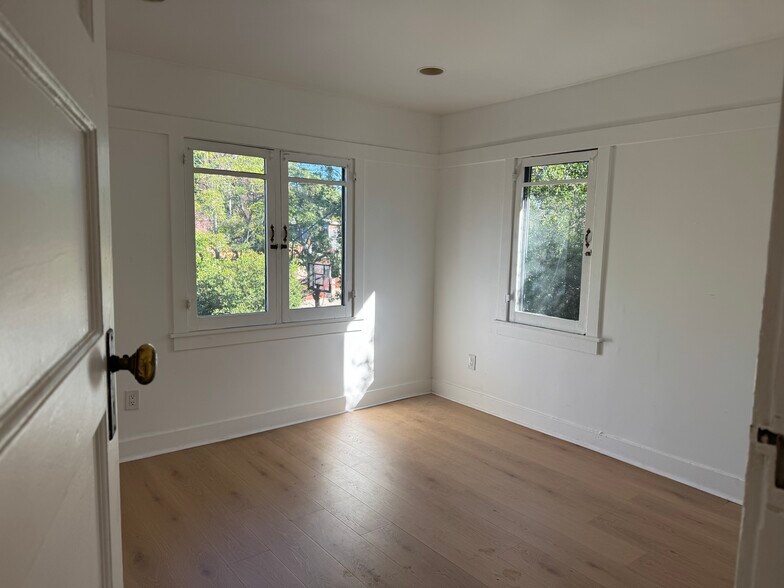 Building Photo - 5924 Hayes Ave