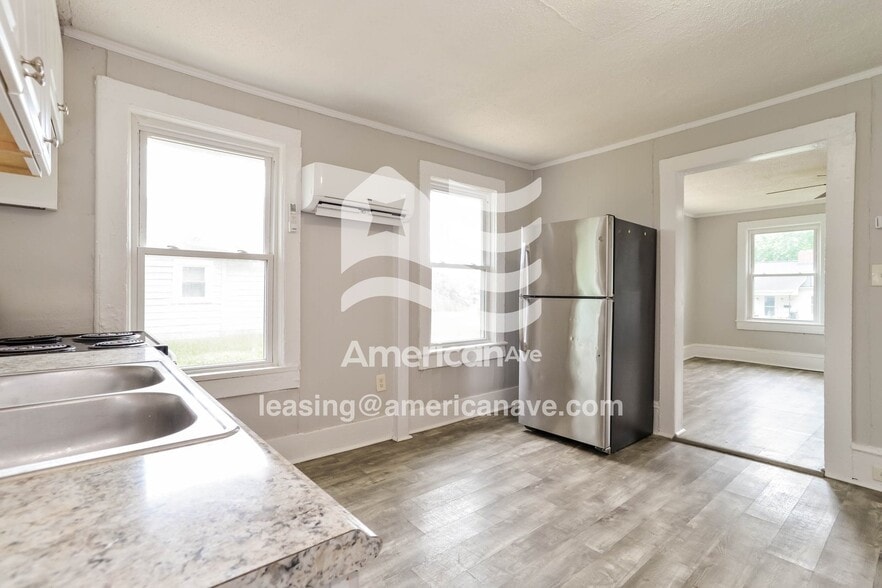 Building Photo - 407 S Emerson St