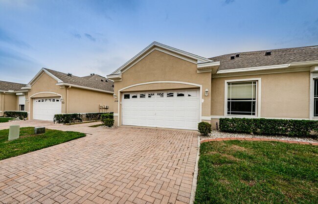 Building Photo - Beautiful 4 bedroom 3 bath townhome