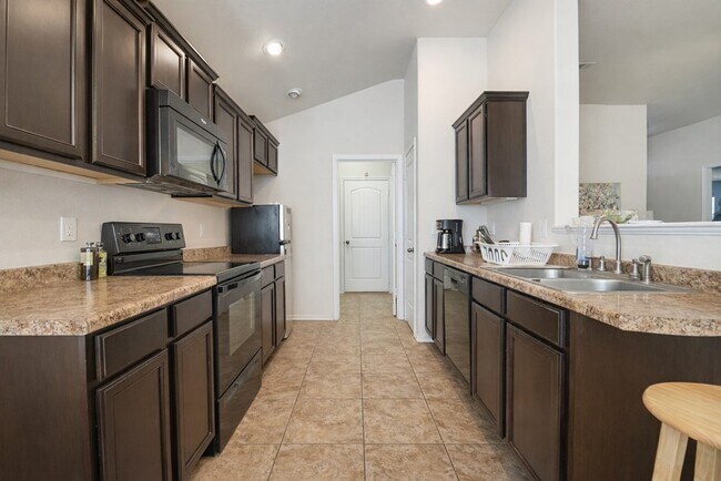 Building Photo - 912 Purdue St