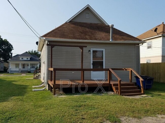 Building Photo - 313 E 8th St