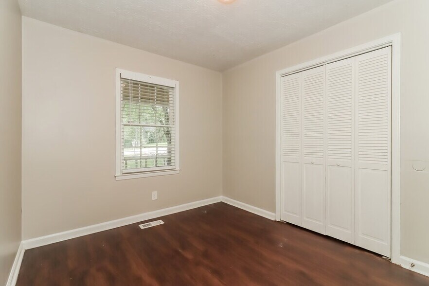Building Photo - 155 Sunny Ln