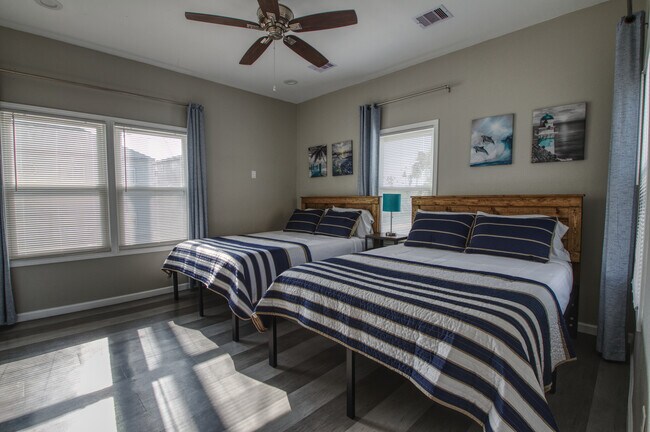 Queen beds in second room (1 bed can be removed to accommodate a Desk) - 1028 Avenue K