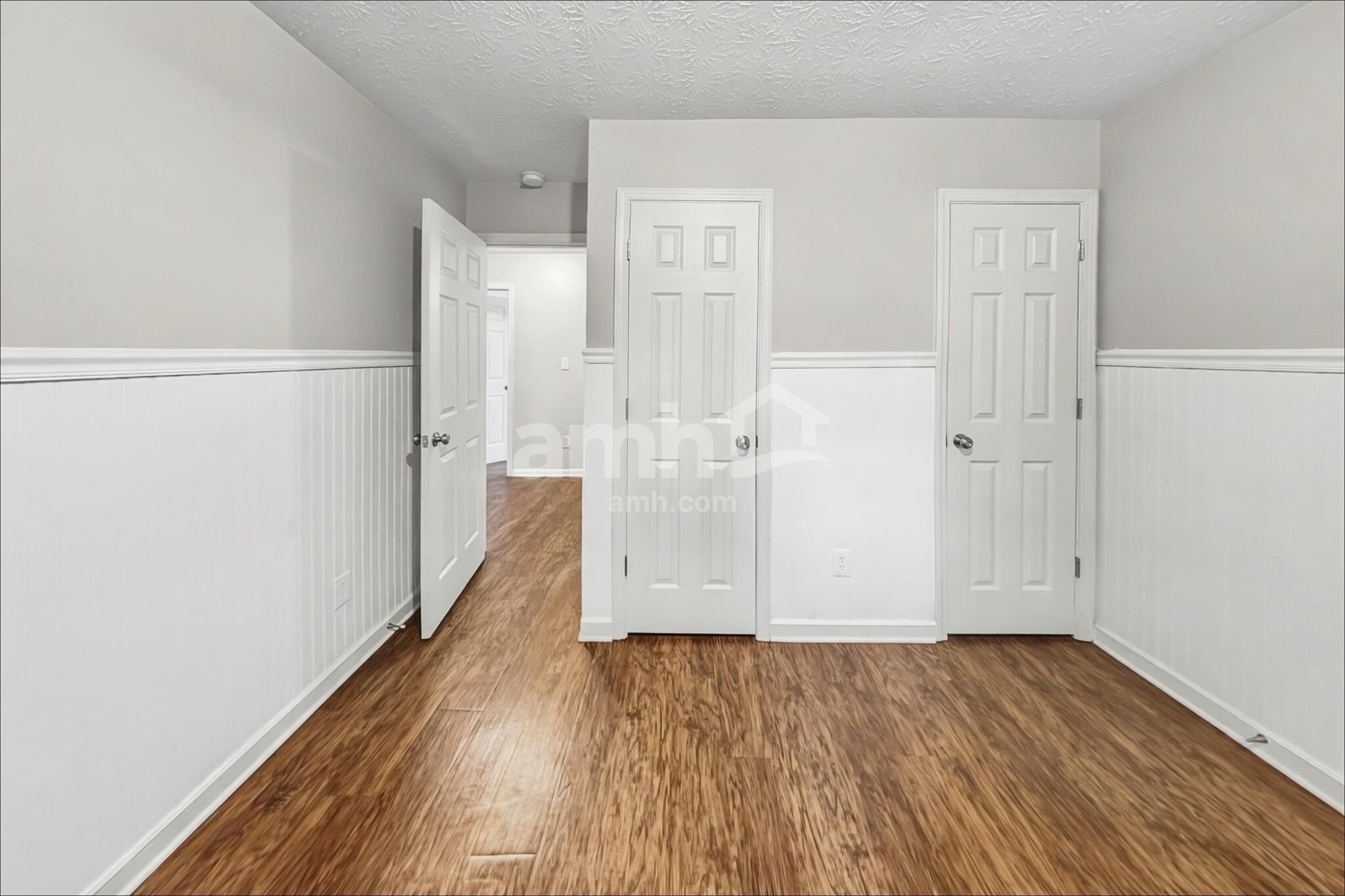 Building Photo - 840 James Ridge Dr
