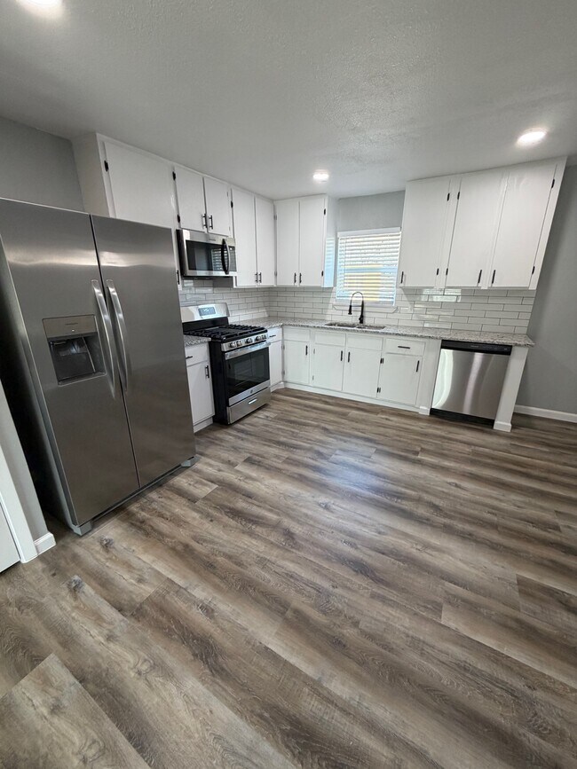 Building Photo - 12 Pershing Dr
