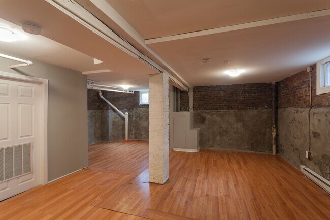 Building Photo - 9/1 No Fee! Two-level 5BR/3BA near Porter Sq!