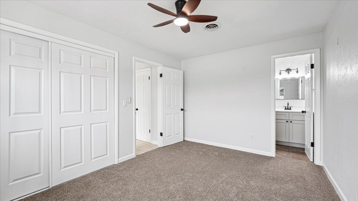 Building Photo - 4800 Key Largo Dr W