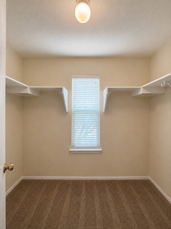 Building Photo - 525 Eagles Nest Cove