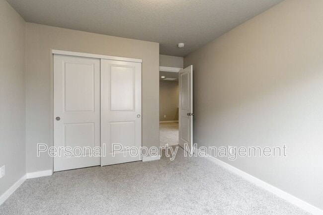 Building Photo - 4811 NE 37th Ct