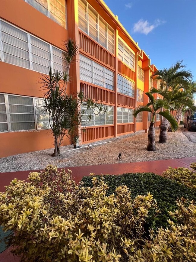 Primary Photo - 1591 NE Miami Gardens Dr