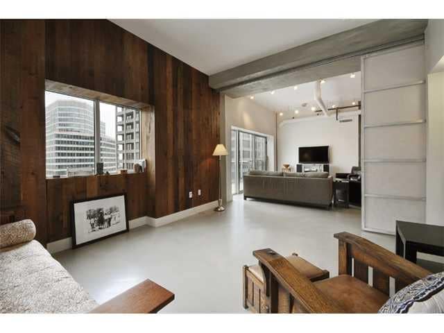 Building Photo - 800 Brazos St