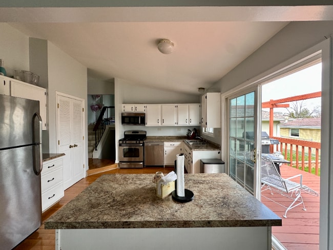 Building Photo - 111 White Oak Dr