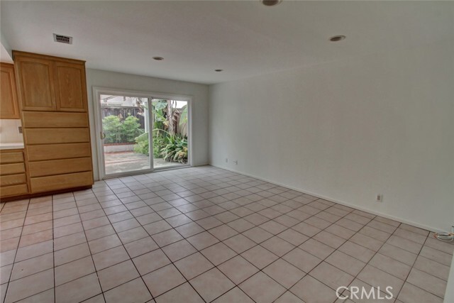 Building Photo - 8 Sparrowhawk