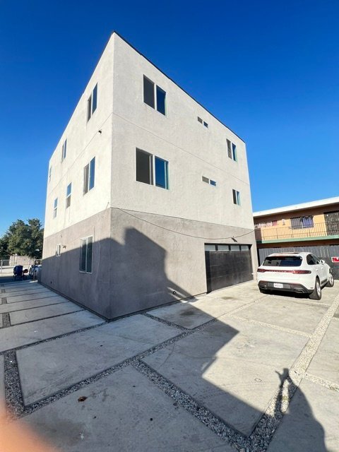 Building Photo - 789 E 41st Pl