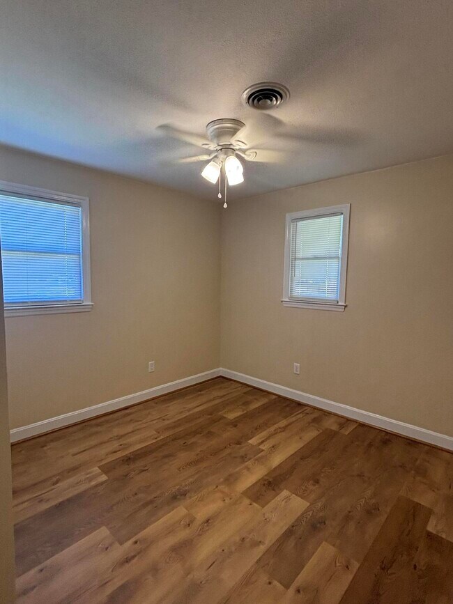 Building Photo - 855 Whatley St