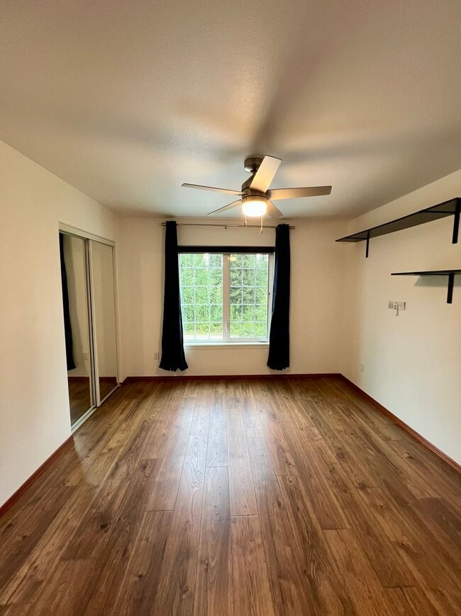 Building Photo - Stunning 3-Bedroom, 3-Bath Waterfront Home...