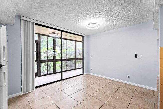 Building Photo - 5310 Las Verdes Cir