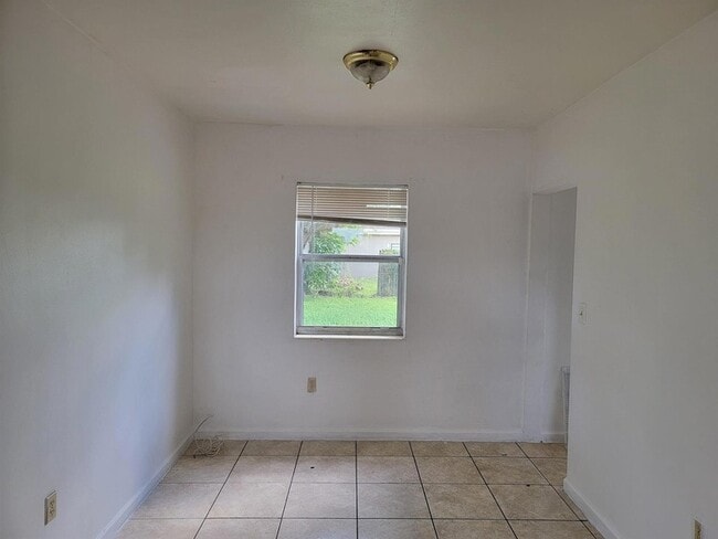 Building Photo - 275 NW 187th St