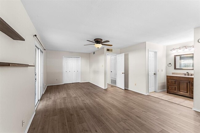 Building Photo - 2100 Kipling Dr