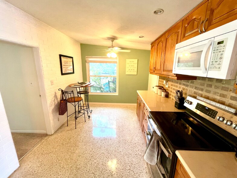 Building Photo - 10595 104th Ave