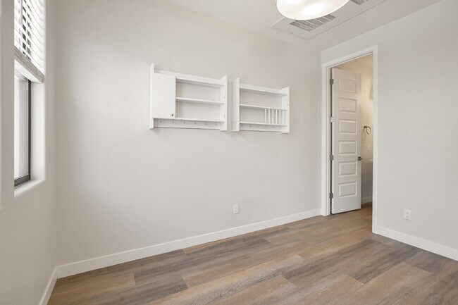 Building Photo - Sophisticated Camelback Corridor Tri-Level Townhome now available!