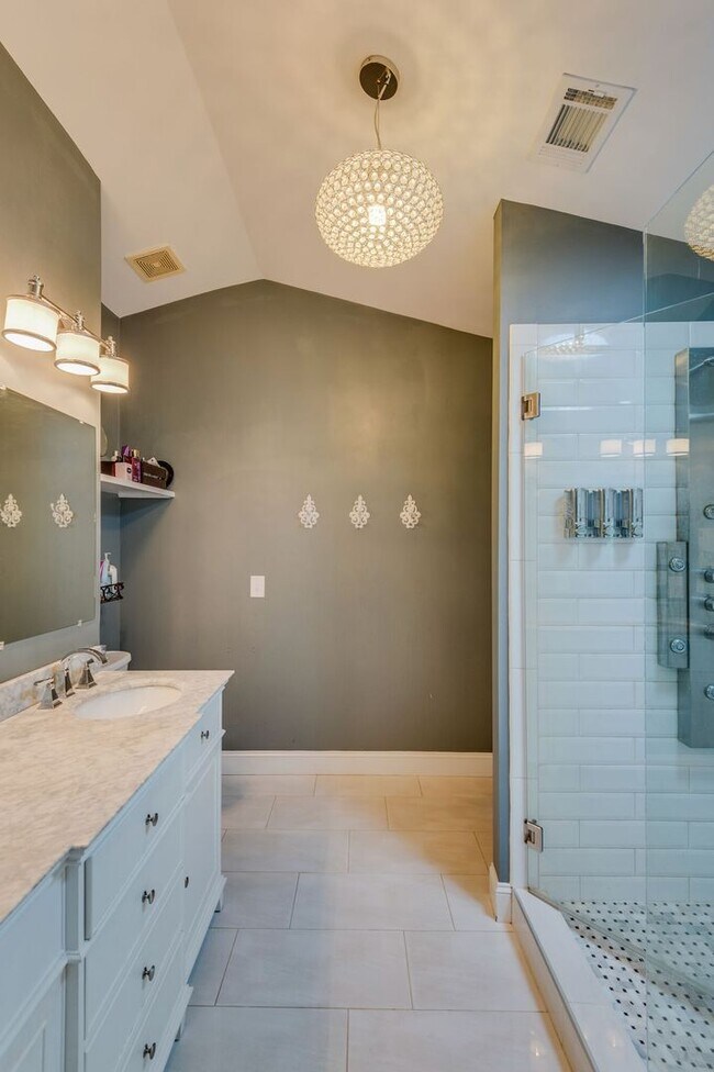 Building Photo - 511 Prince of Wales Ct