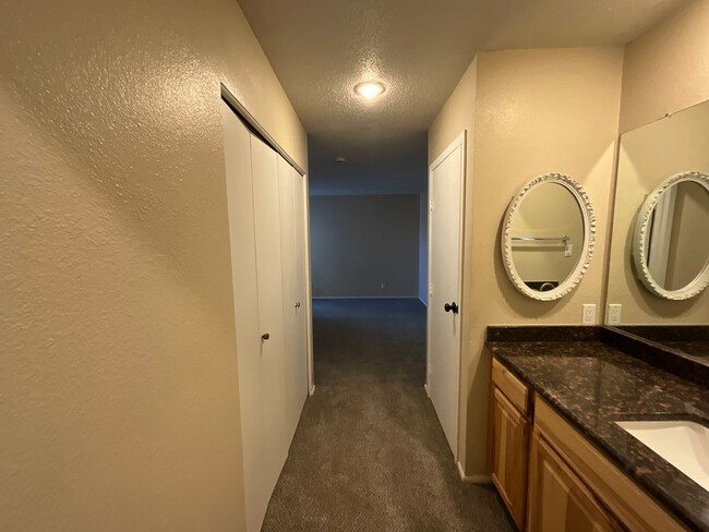 Building Photo - *Owner Broker* 2 Bedroom Townhome Availabl...