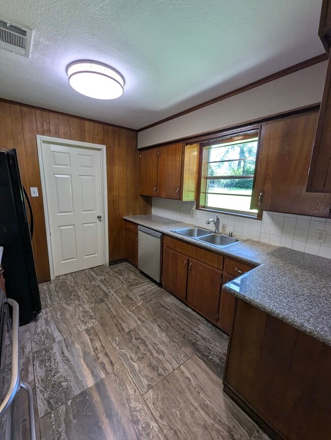 Building Photo - Brookview