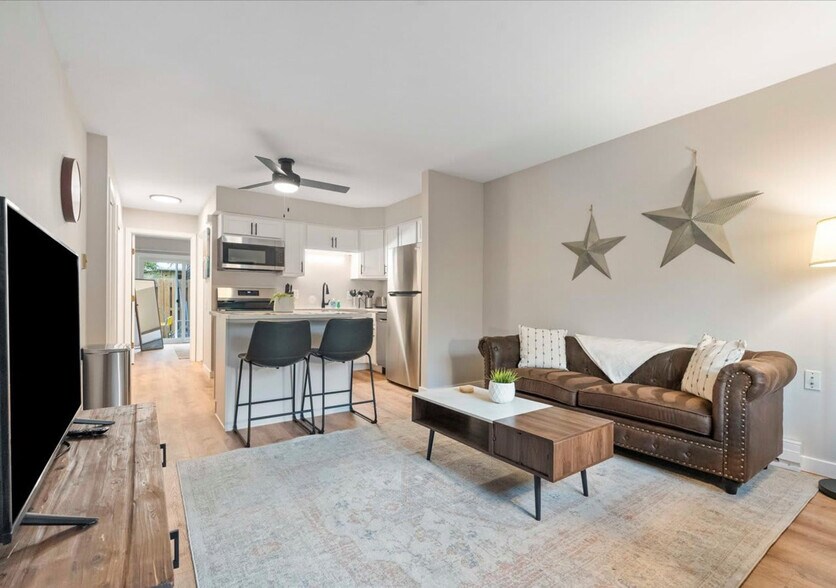 Building Photo - 1217 E Wilson St