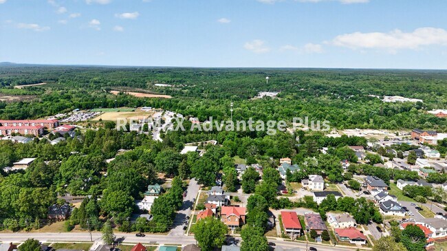 Building Photo - 106 Grove St