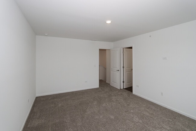 Building Photo - 2252 Stonegate Rd