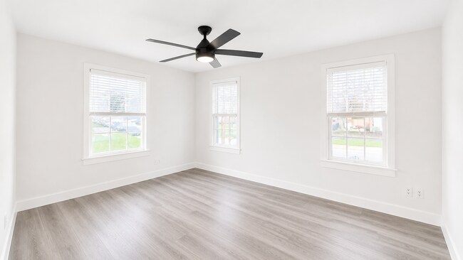 Building Photo - 5 bed 3 bath