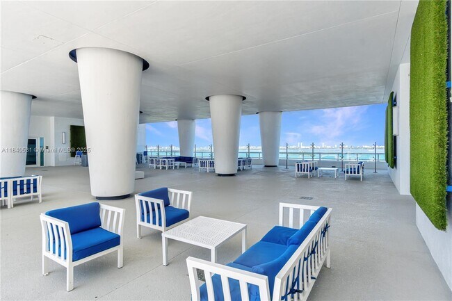 Building Photo - 1800 N Bayshore Dr