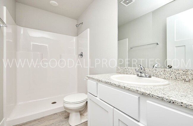 Building Photo - Beautiful 3 bedroom 2.5 bath townhome in W...